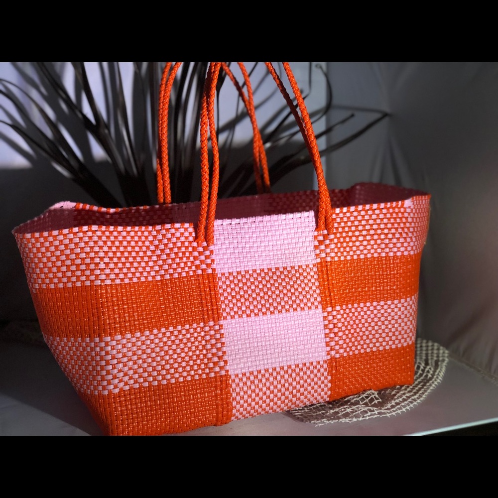 Super cute spring/summer bag!